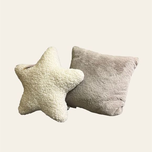 NEW Set of 2 Decorative Faux Fur Pillows - Picture 1 of 3